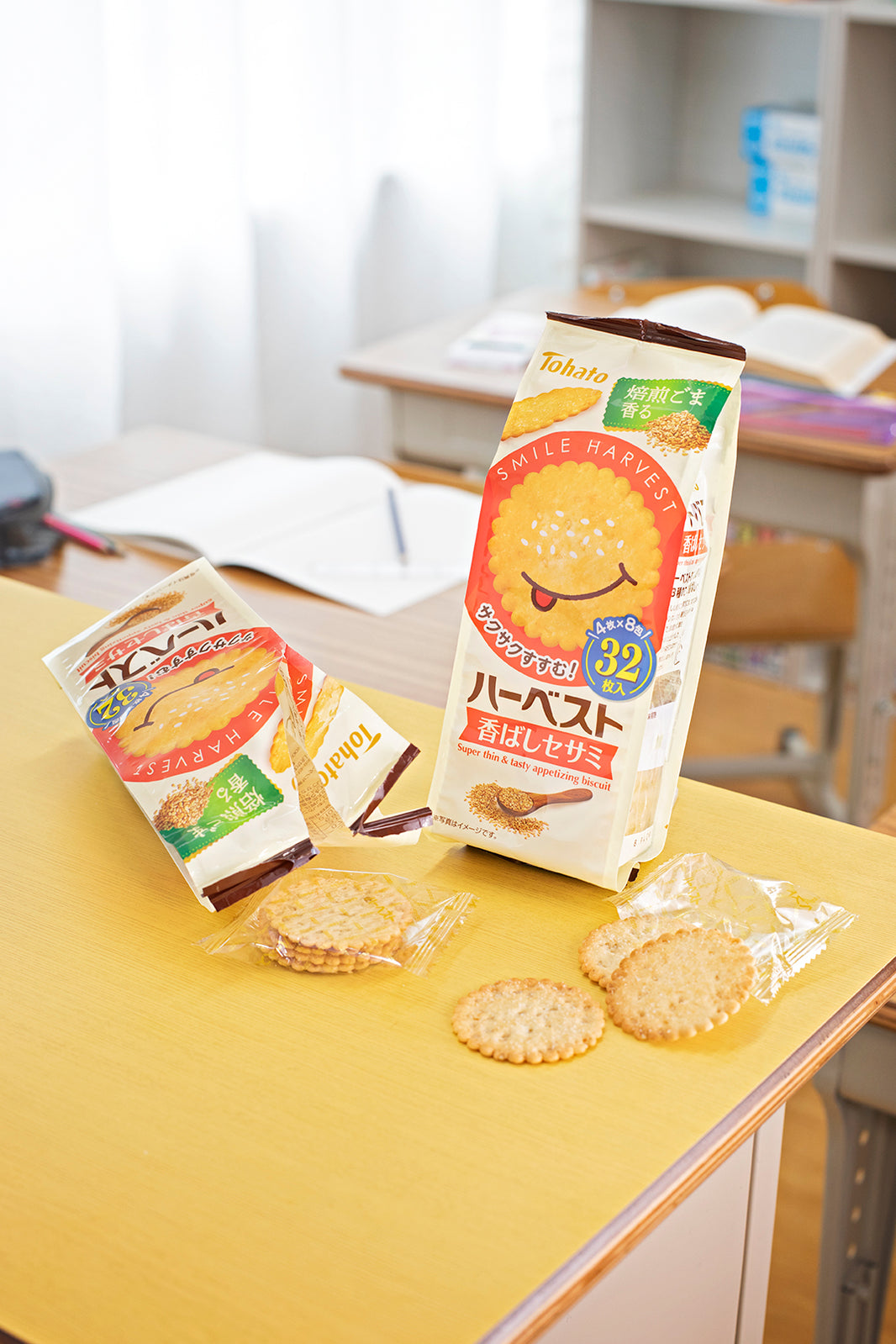 Harvest – Roasted Sesame Thin Crackers (88g x 12 Packages)